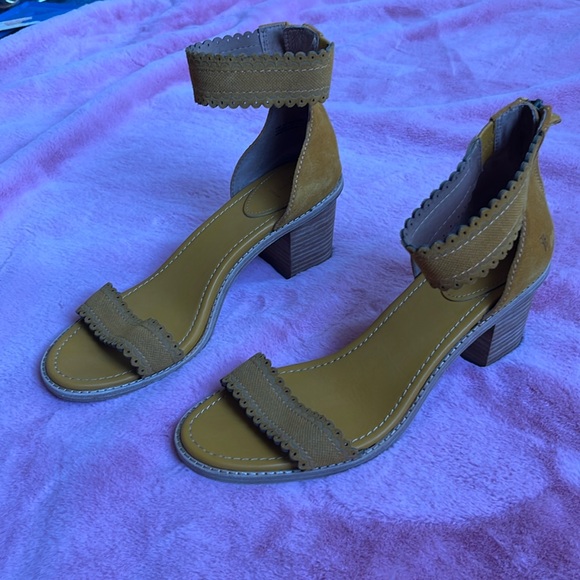 Frye Mustard Heels SIZE 10 - Picture 11 of 12
